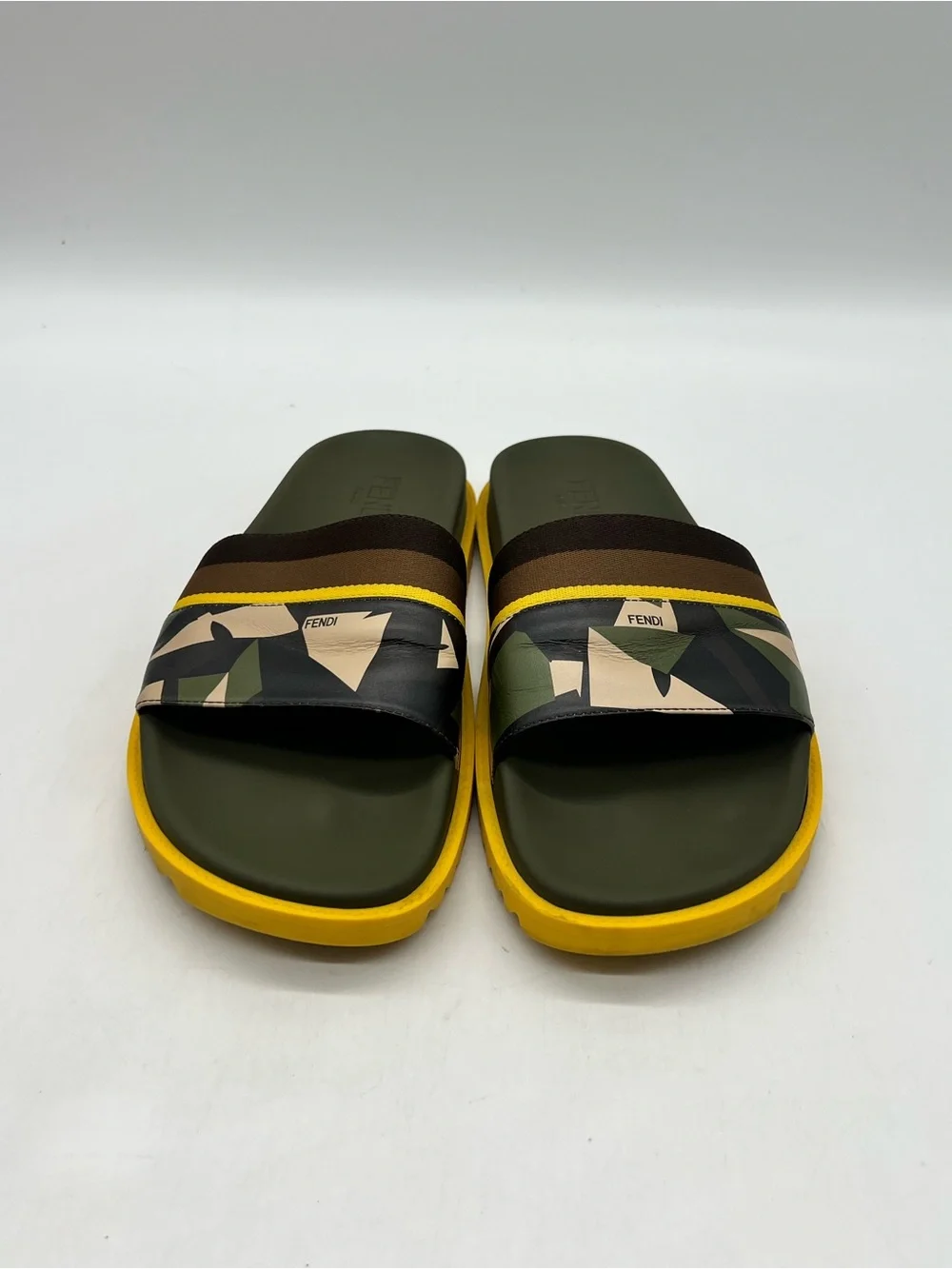 FENDI Yellow Green Camo Leather Men’s Size 11 flip flops Fashion Sandals Shoes